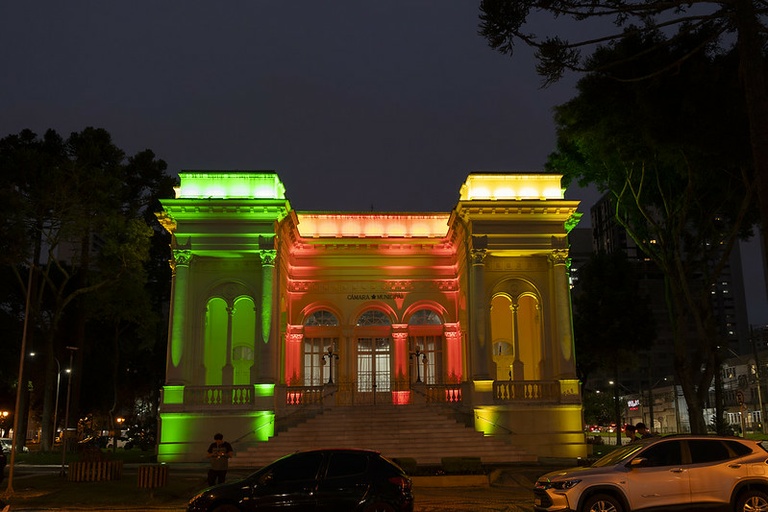 Iluminação cênica: apoio ao RS marcou 1º semestre na Câmara de Curitiba
