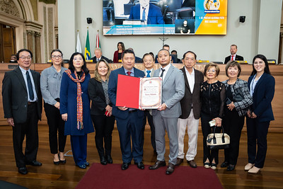 Kazuu e representantes da comunidade nipônica