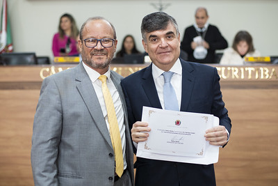 Dalton Borba entrega homenagem ao advogado Henrique Gaede