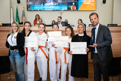 Mauro Ignácio entrega homenagem a atletas do taekwondo