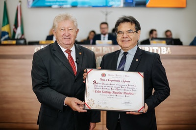 Tito Zeglin entrega congratulações a cônsul-geral do Paraguai