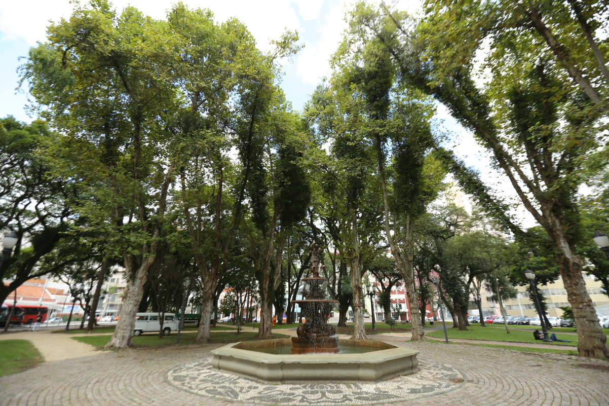 A pedido da Câmara de Curitiba,  Praça Eufrásio Correia é revitalizada