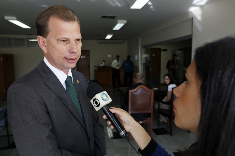 Adiada votação de projeto referente à gratuidade de estacionamentos 