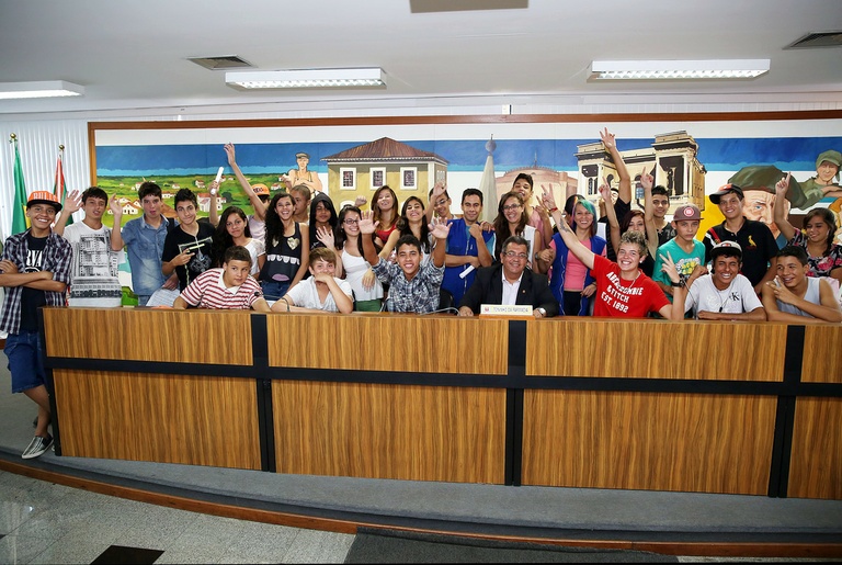 Adolescentes do ProJovem Vila Verde visitam a Câmara