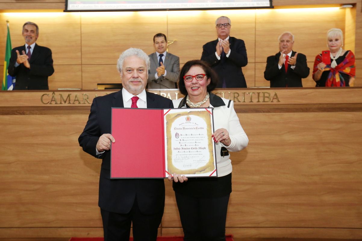 Advogado Antônio Athayde recebe Cidadania Honorária