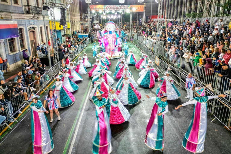 Angelo Vanhoni: Carnaval de Curitiba terá maior emenda coletiva da história