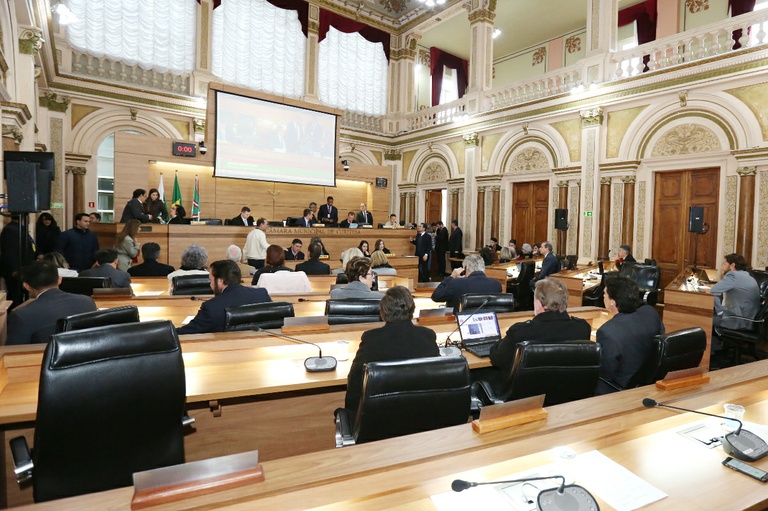 Aprovados adiamento do EstaR fracionado e mudança em conselho