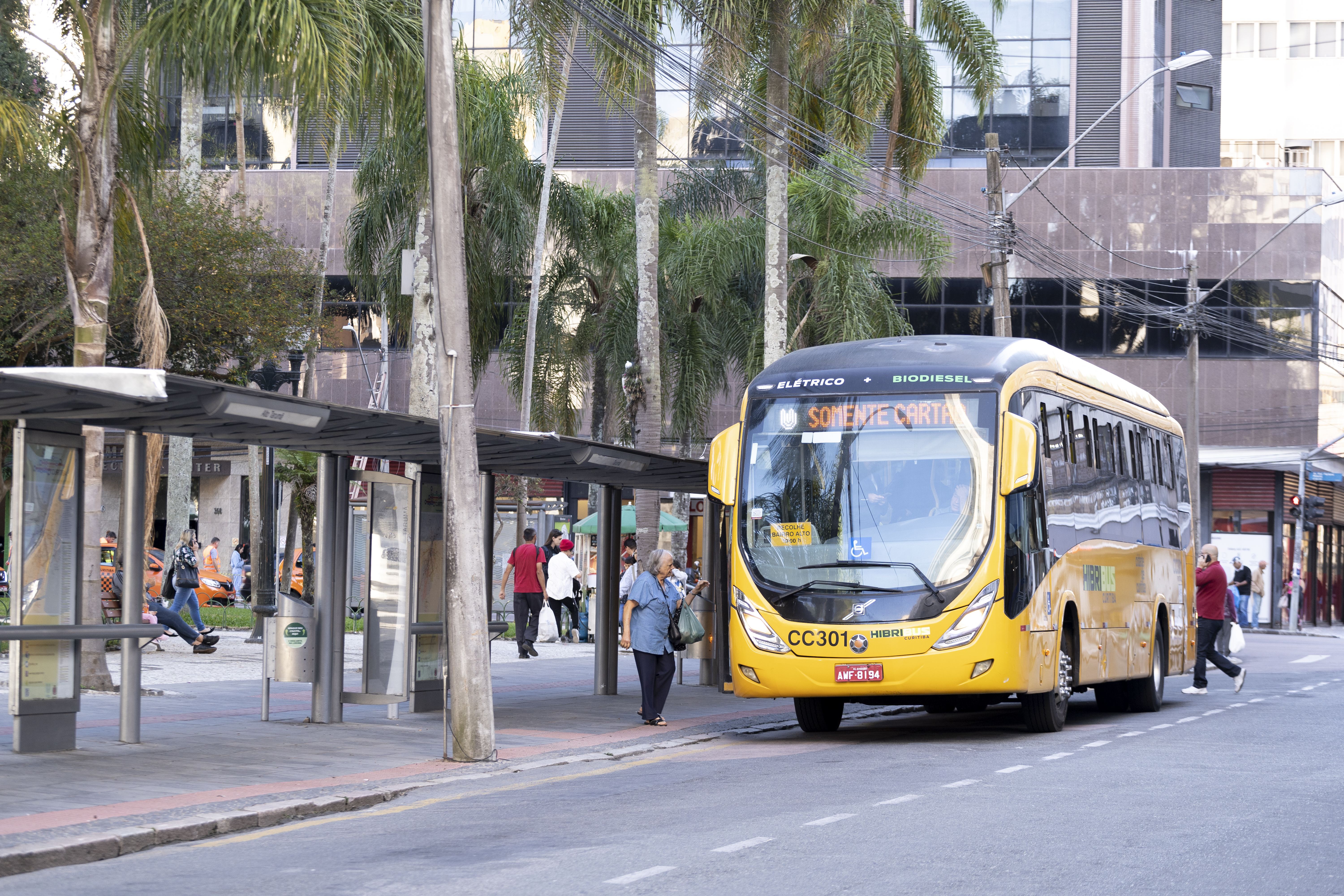 Bancos obrigatórios em paradas de ônibus na pauta da CCJ