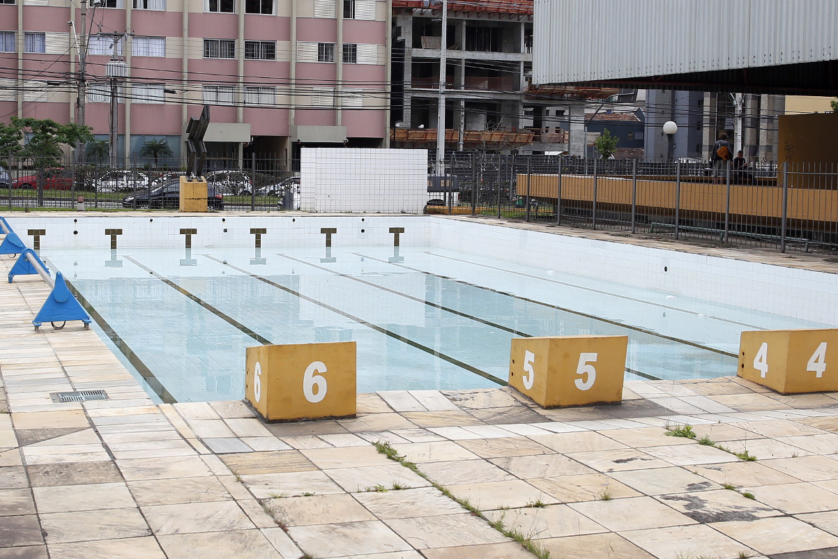 Botão de emergência seria obrigatório em piscinas de Curitiba
