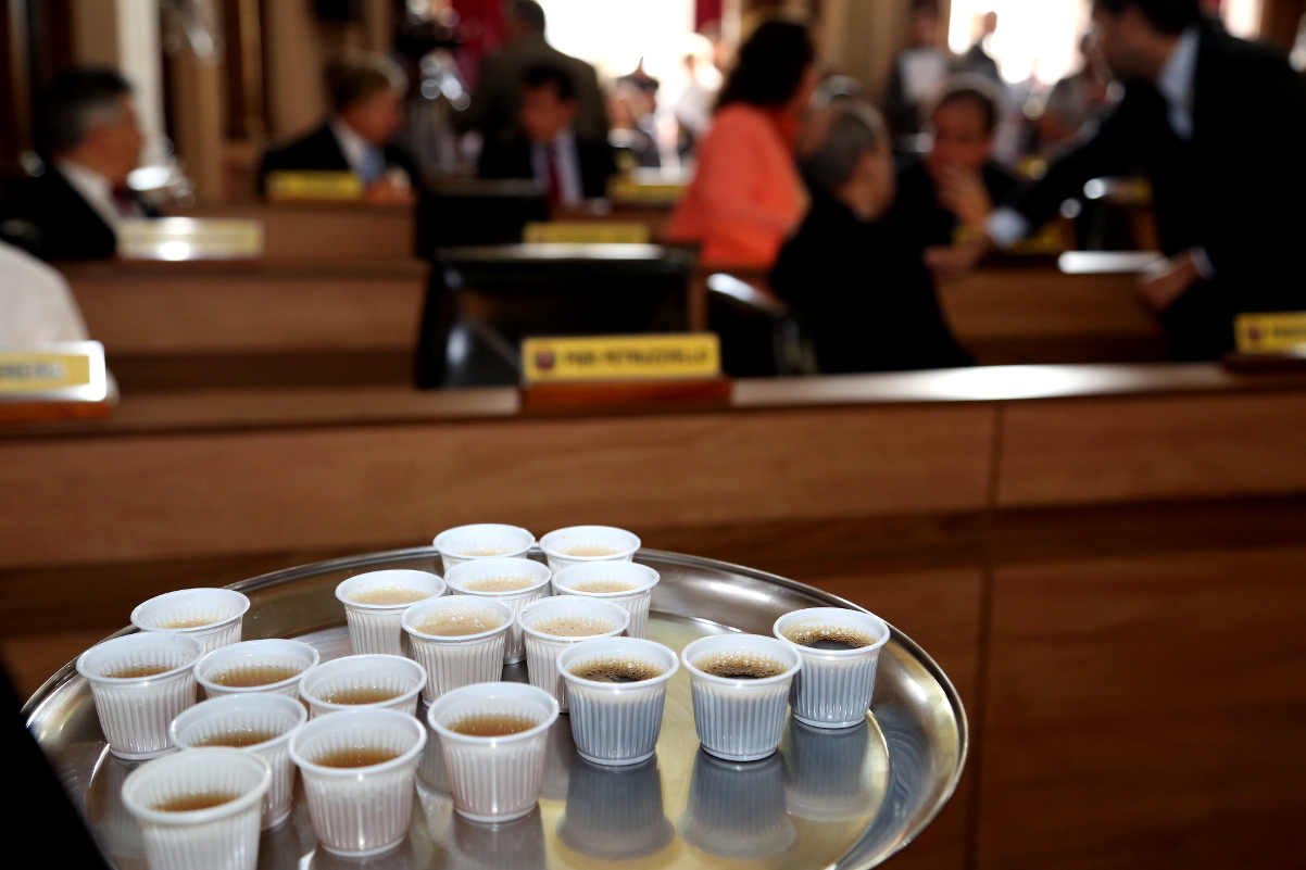 Câmara abre pregões para compra de café e água mineral 