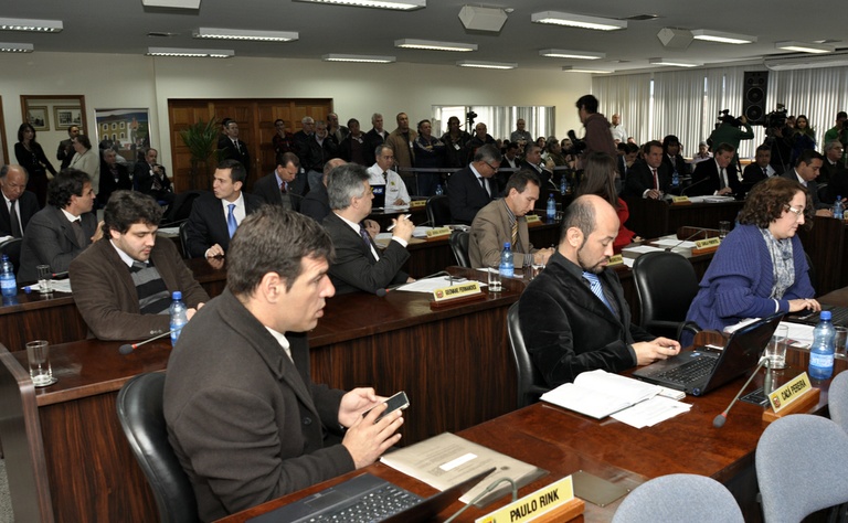 Câmara de Curitiba conclui votação do fim do voto secreto 