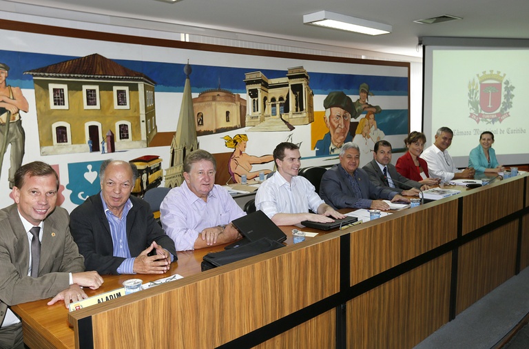 Câmara de Curitiba economizou R$ 28,1 milhões em 2013