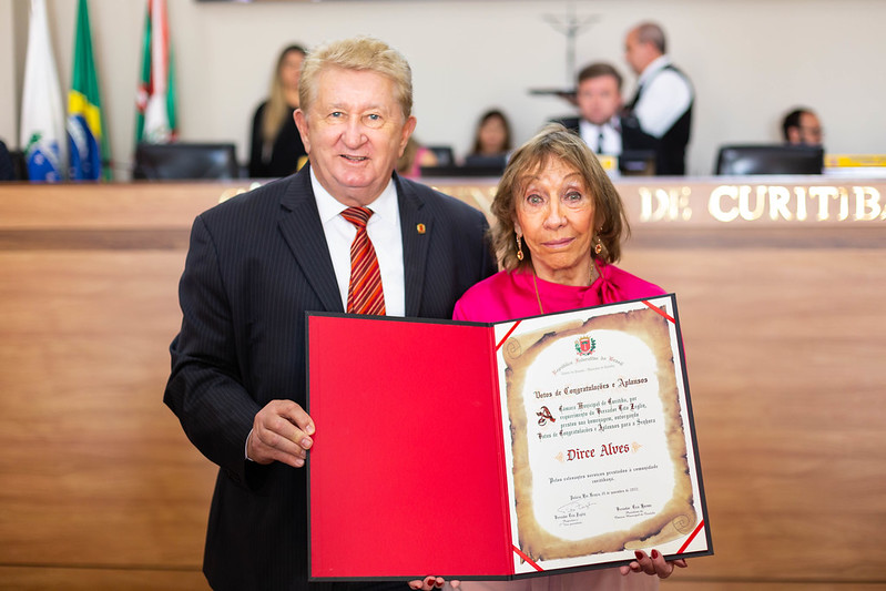 Câmara de Curitiba homenageia Dirce Alves, do Bom Dia Astral