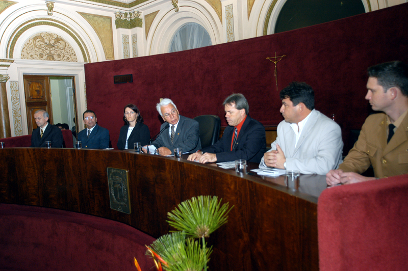 Câmara de Curitiba homenageia trabalhadores 