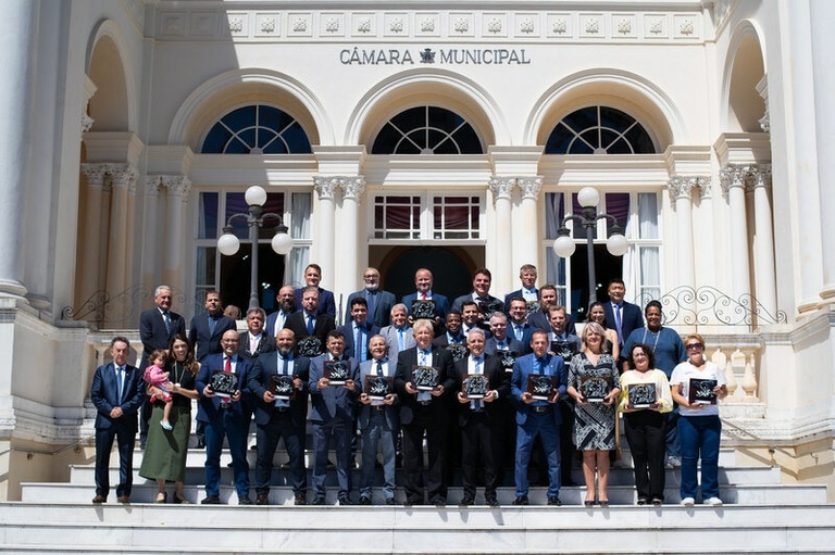 Câmara de Curitiba homenageia vereadores que encerram mandatos em 2024