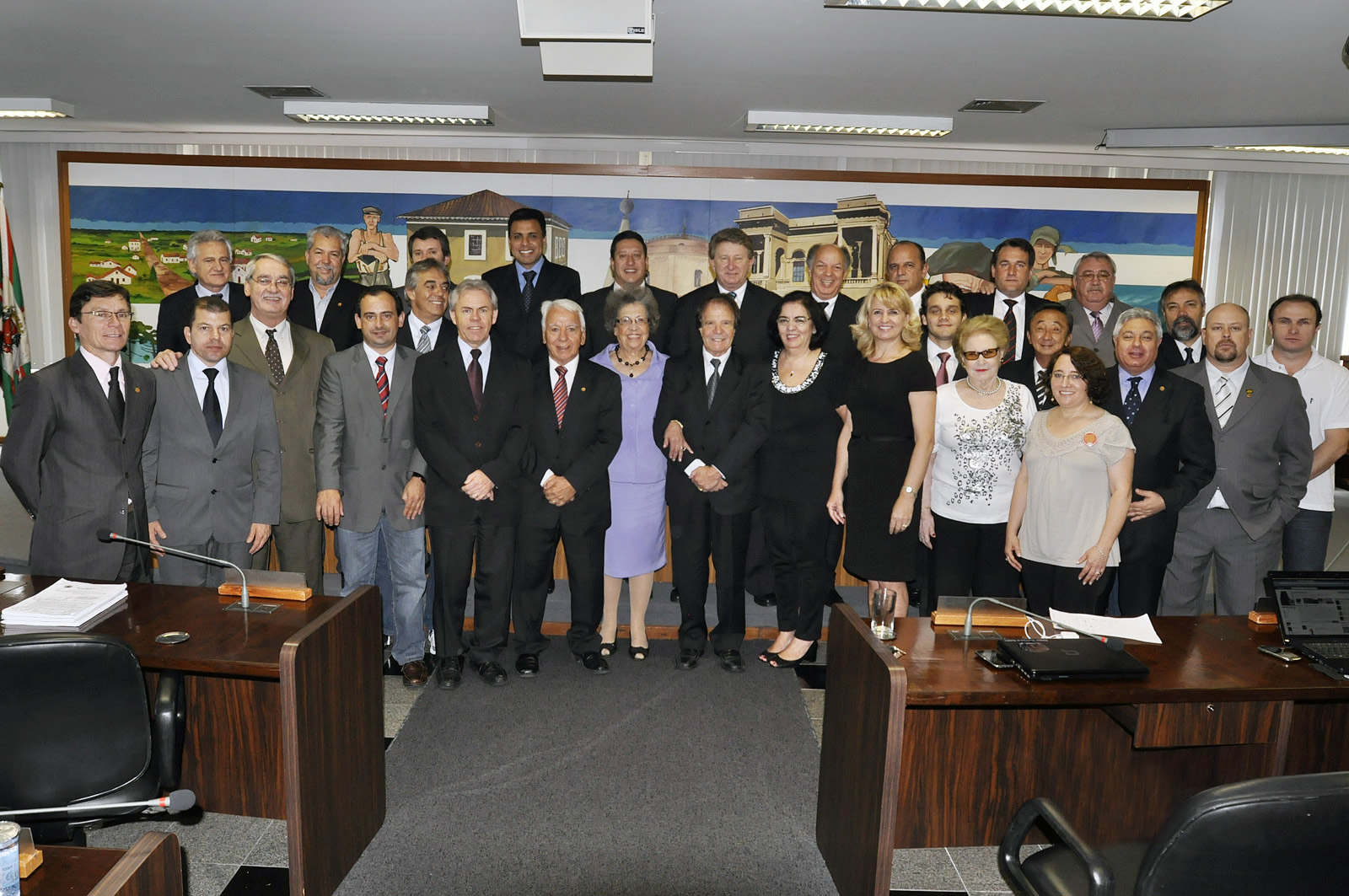 Câmara de Curitiba promulga nova LOM 