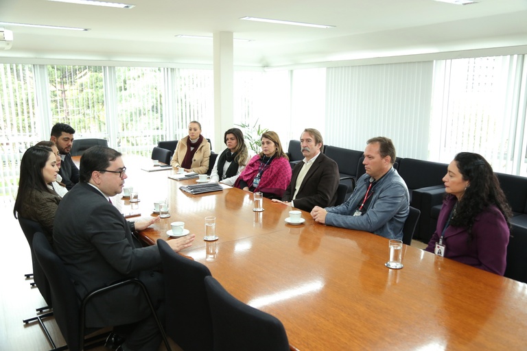 Câmara de Curitiba recebe diretoria da Câmara de Goiânia