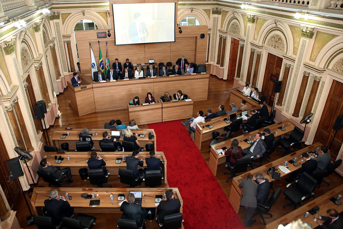 Câmara de Curitiba retoma sessões com apresentação de balanço