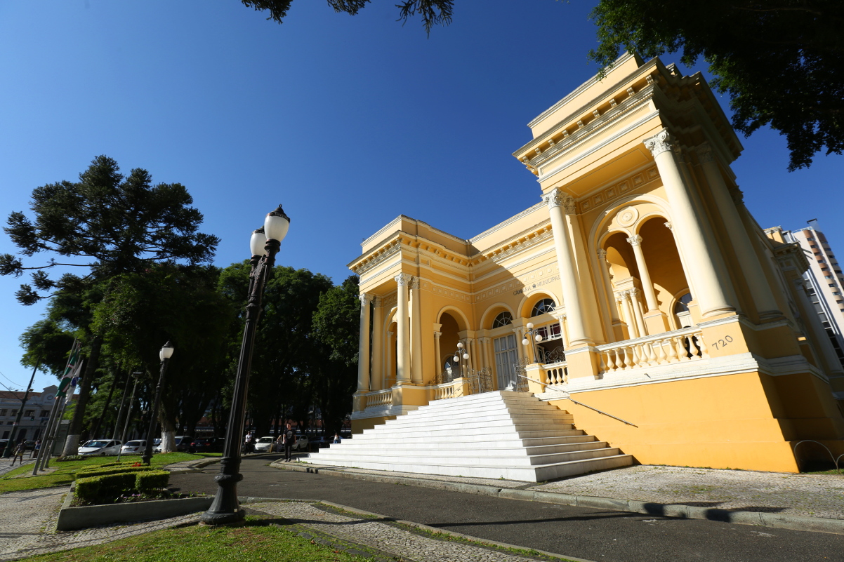 Câmara de Curitiba retoma tradição de eleger deputado estadual