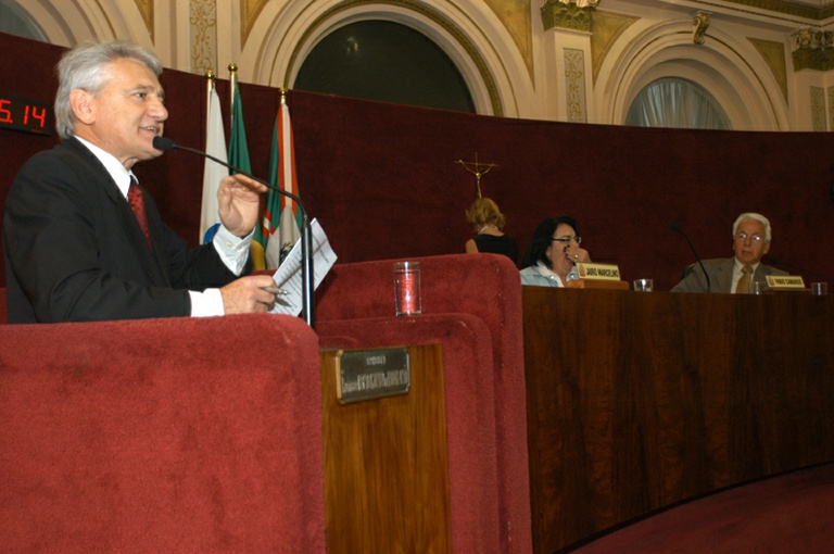 Câmara de Curitiba vai homenagear advogado 
