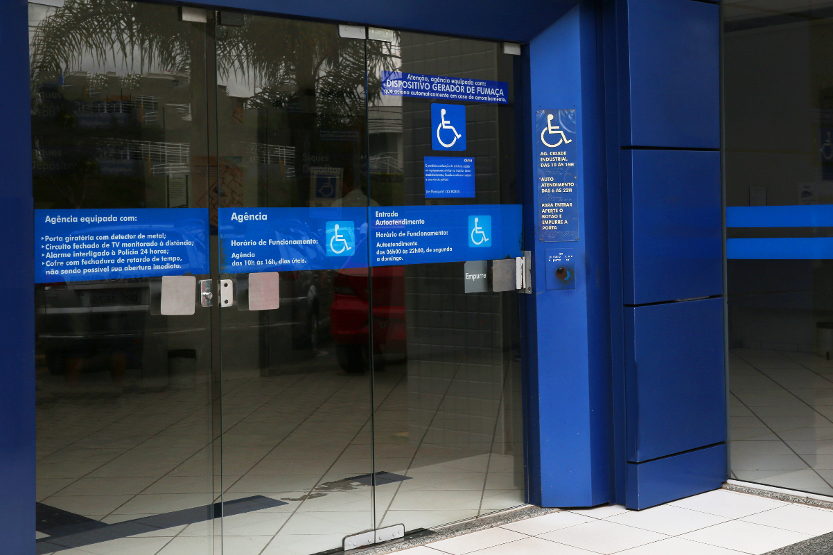 Câmara delibera sobre cadeiras de rodas em agências bancárias