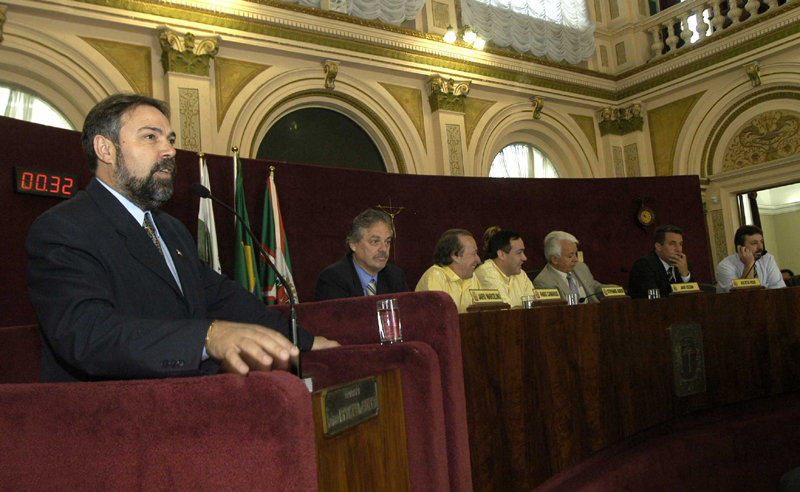 Câmara encerra sessões de 2005 