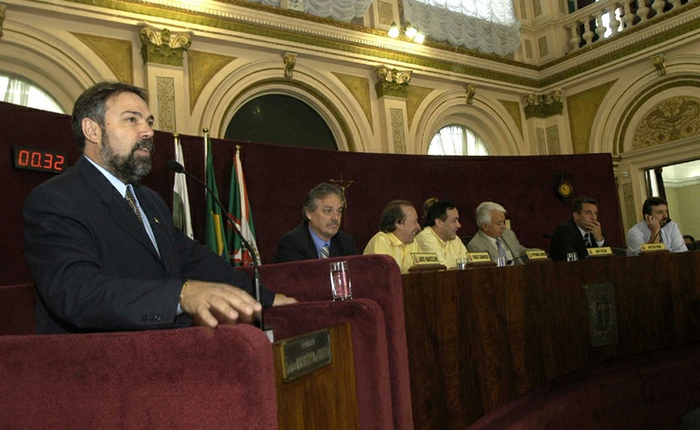 Câmara encerra sessões de 2005 