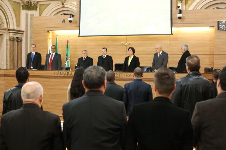 Câmara entrega cidadania honorária de Curitiba a Abilio Santana 