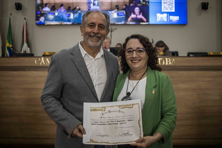 Câmara entrega homenagem ao Sindicato dos Engenheiros no Estado do Paraná