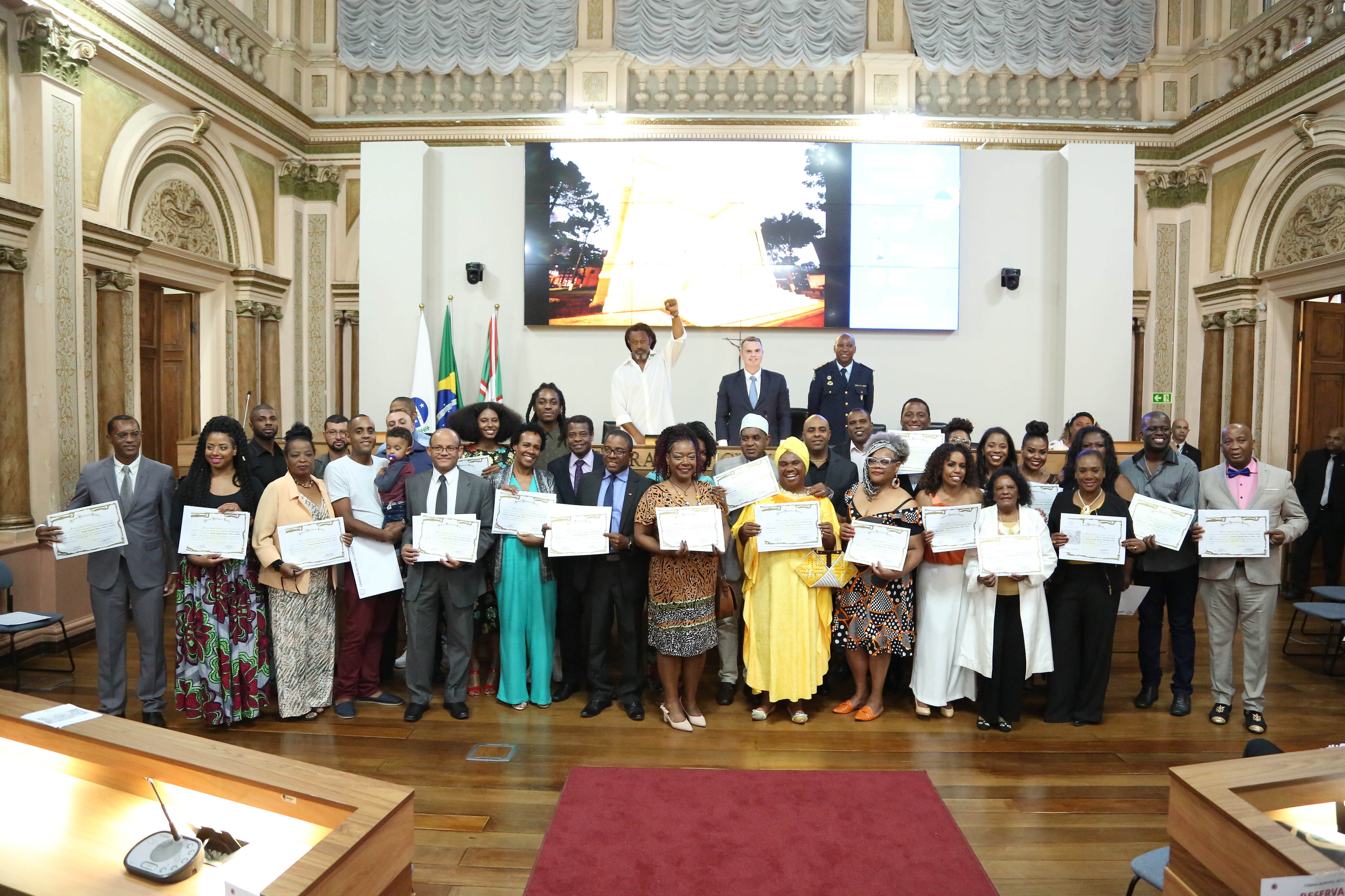 Câmara exalta Dia da Consciência Negra em sessão solene