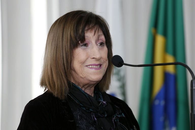 Câmara homenageia atriz Regina Vogue, a Vó Gertrudes 