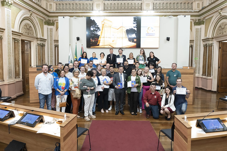 Câmara homenageia entidades no Dia Mundial do Autismo