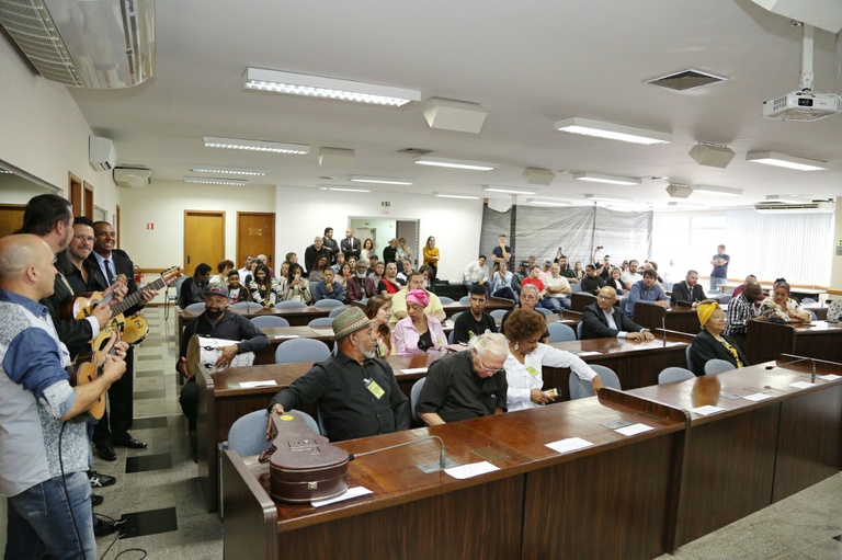 Câmara homenageia samba de Curitiba