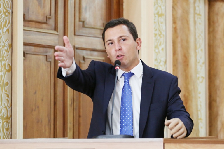 Câmara mantém veto do prefeito e cartórios judiciais pagarão ISS