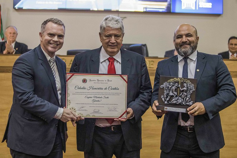 Câmara de Curitiba concede Cidadania Honorária ao técnico Geninho