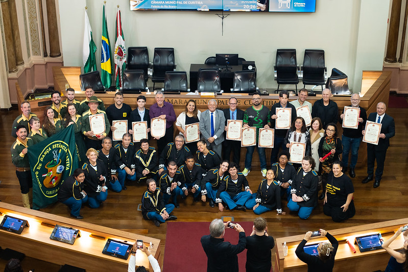 Câmara Municipal de Curitiba concede congratulações a 13 pessoas e entidades