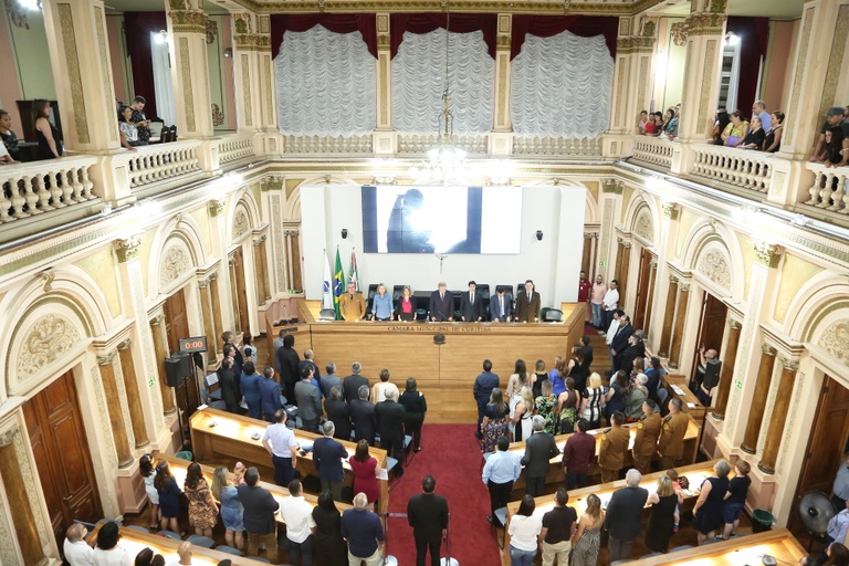 Câmara Municipal de Curitiba reconhece trabalho de servidores públicos