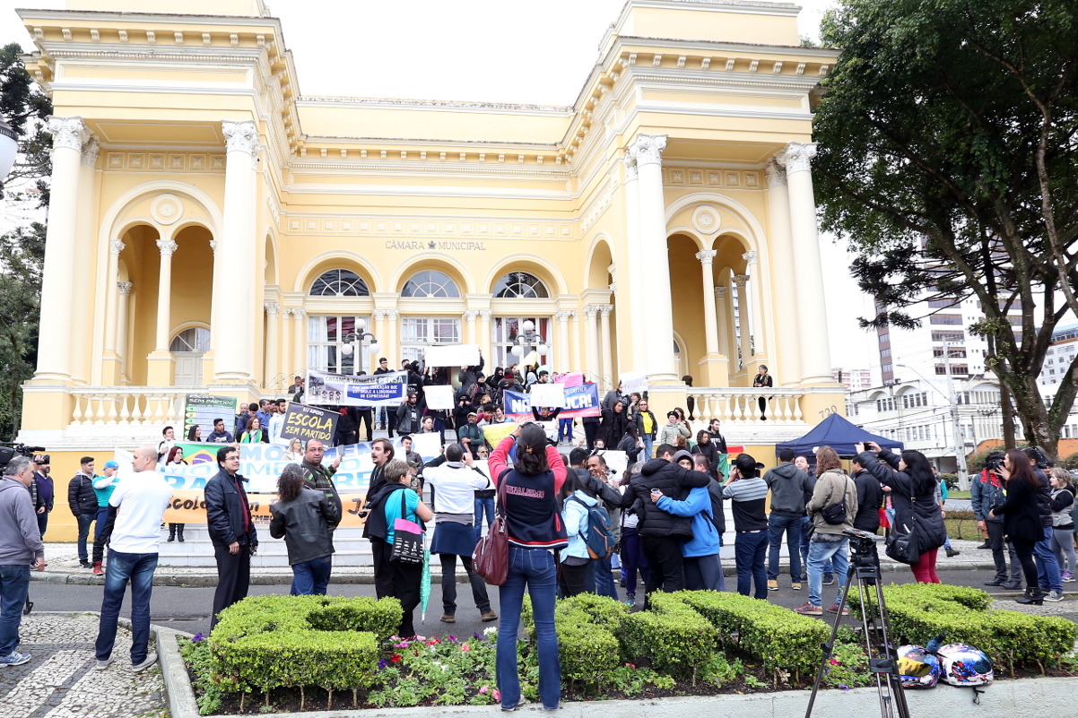 Câmara Municipal tem manifestações pró e contra Escola Sem Partido 