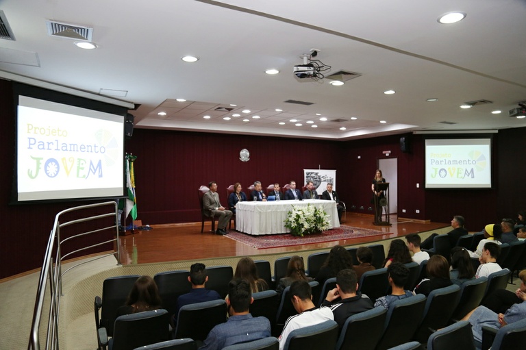 Câmara participa de diplomação de vereadores mirins no TRE