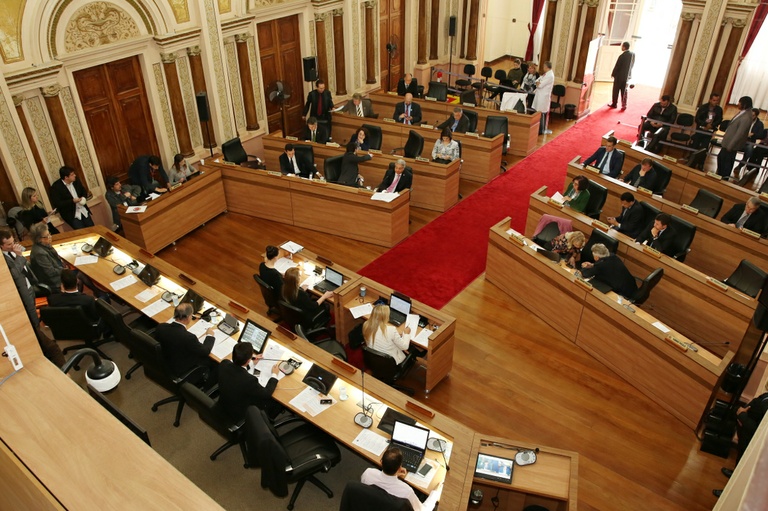 Câmara pede que Justiça decida sobre 13º salário aos vereadores