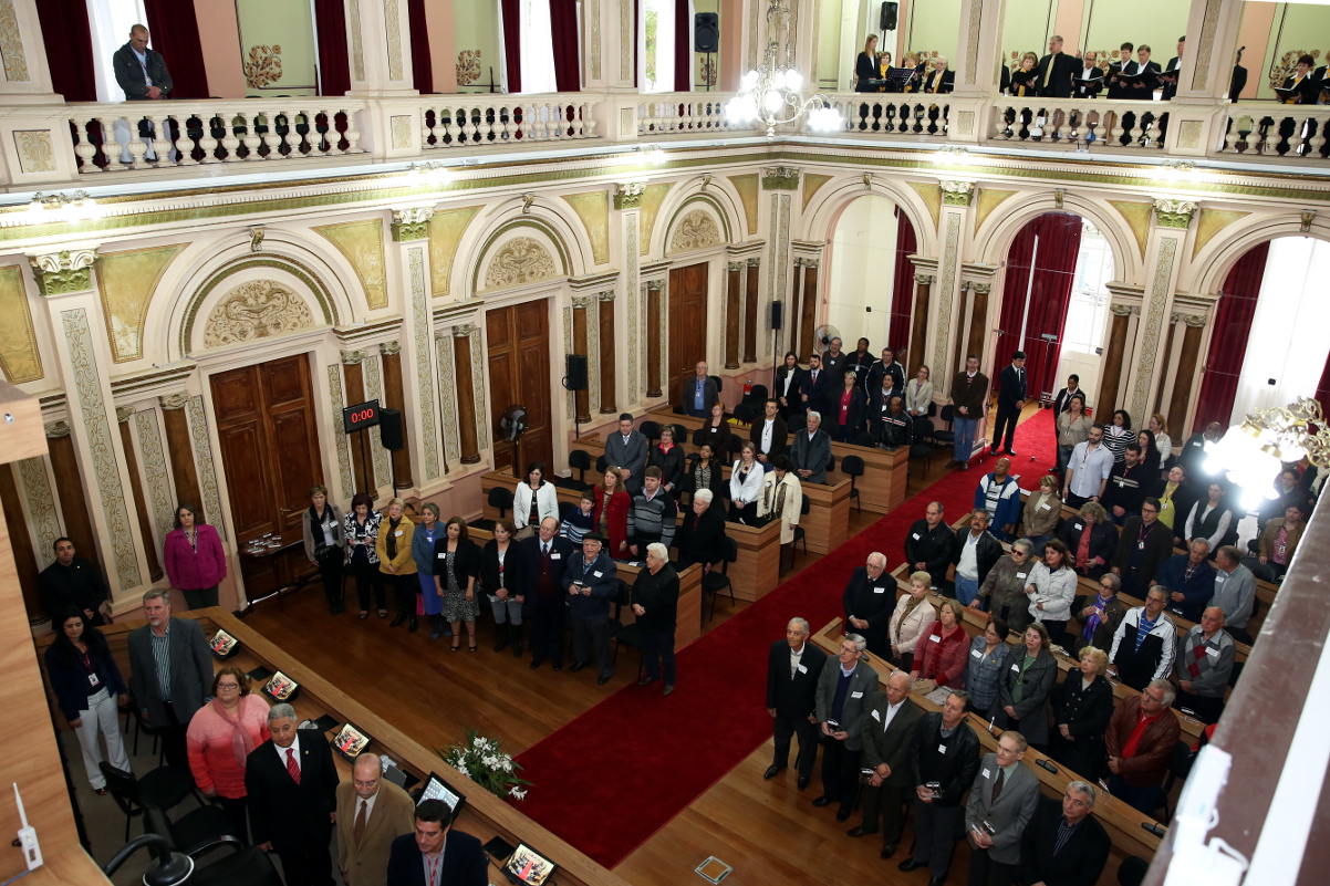 Câmara presta homenagem a servidores aposentados