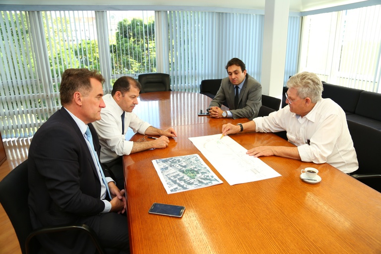 Câmara recebe IPPUC sobre projeto da linha do Ligeirão Norte-Sul