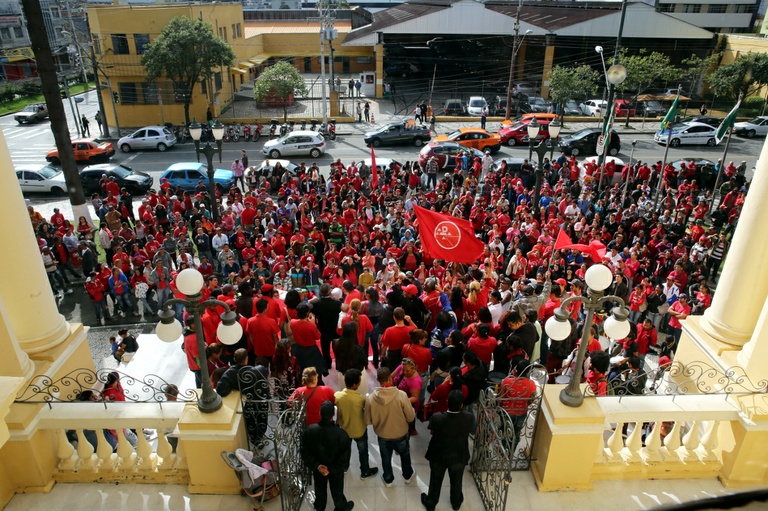 Câmara recebe manifestantes e garante votação do 'Aluguel Social'