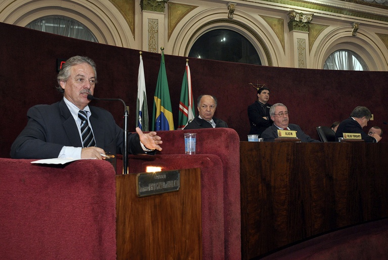 Câmara vota subsídios do prefeito e secretários