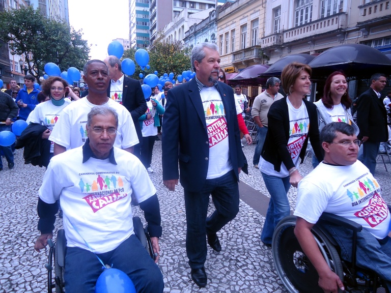 Caminhada pela pessoa com deficiência estimula participação 