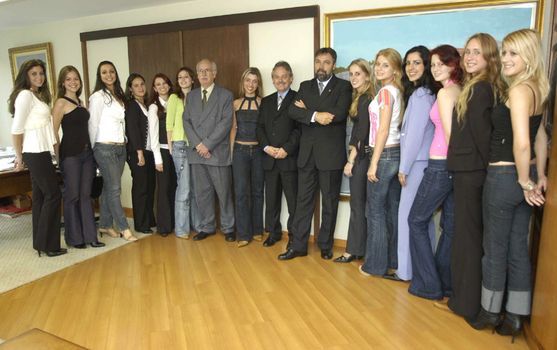 Candidatas ao título de Miss Curitiba visitam a Câmara 