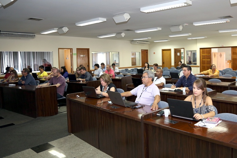 Capacitação a servidores reabre atividades da Escola do Legislativo