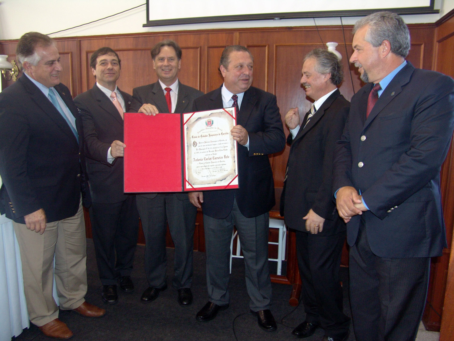 Carneiro Neto recebe título de cidadão honorário 