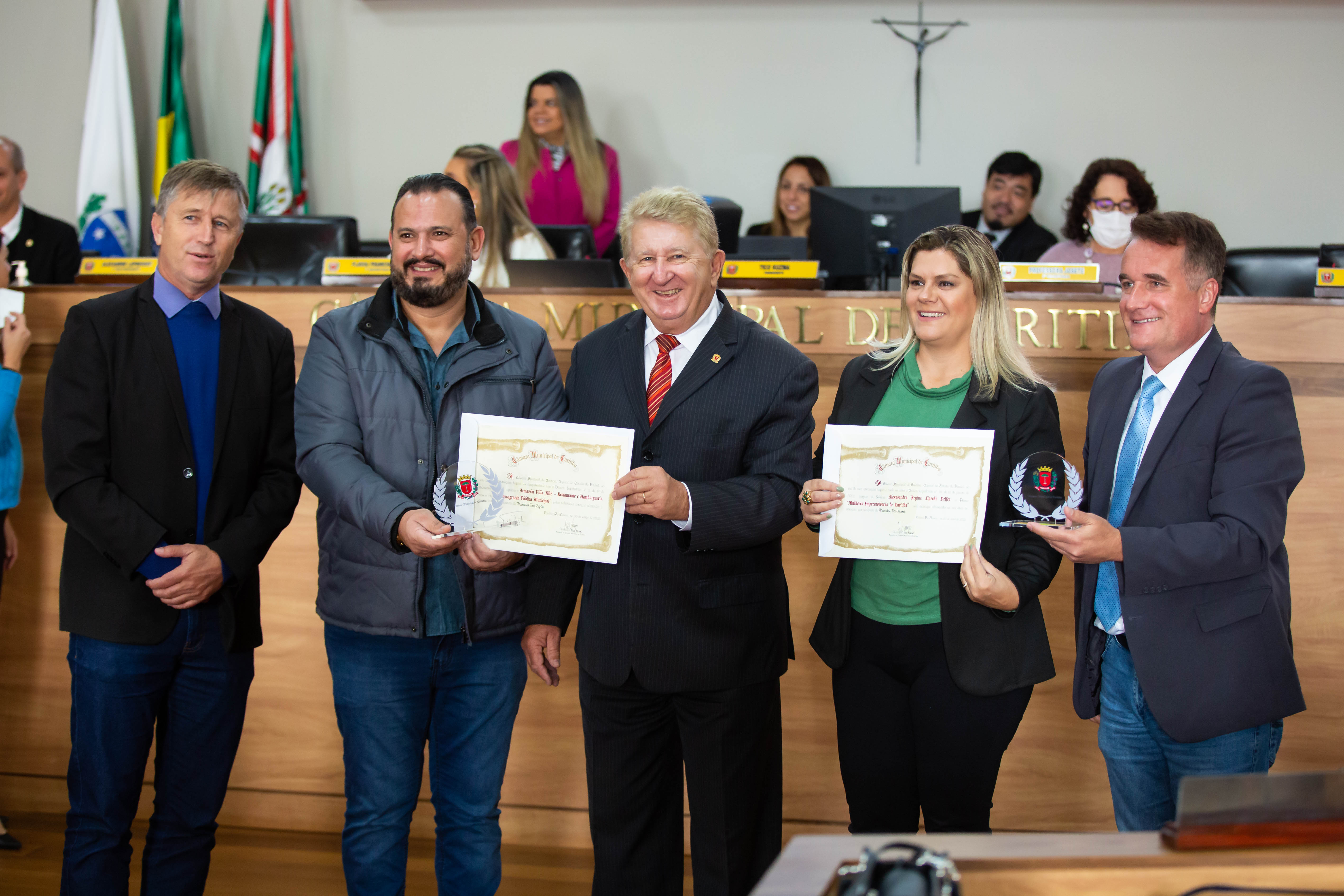 Casal de empreendedores é homenageado na Câmara de Curitiba