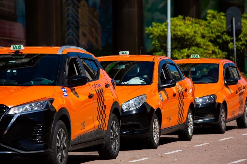 CCJ acata isenção de outorga a taxistas e transportadores escolares